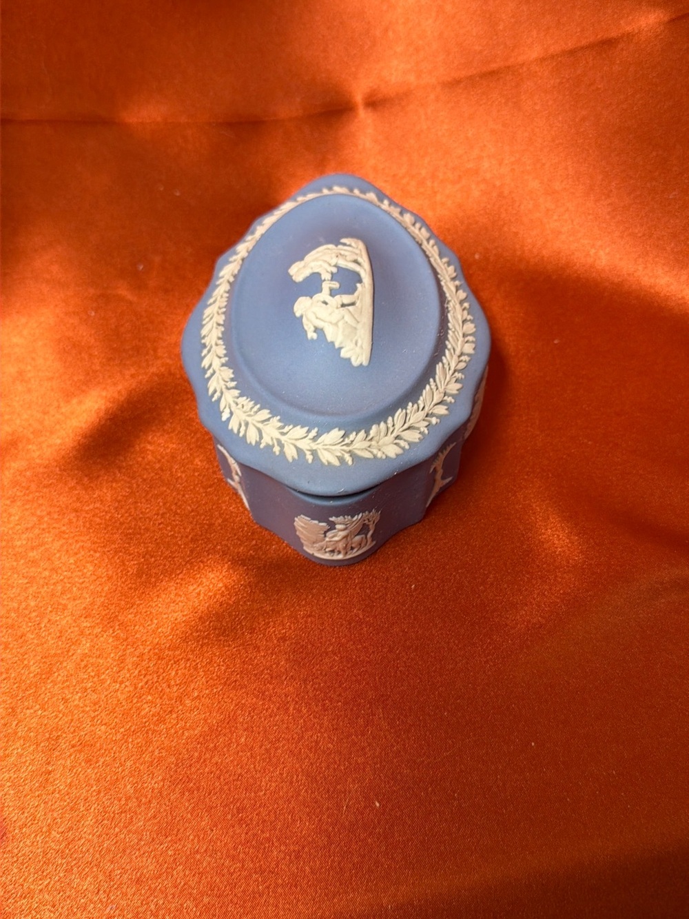 Vintage Wedgwood Blue Jasperware Scalloped Oval Trinket Box Cherub Relief Lid - Picture 9 of 9